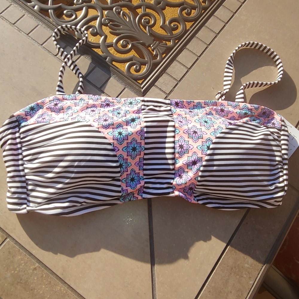 Lovely NWT Plus size bikini top!! 💋 ❤ 🏊
